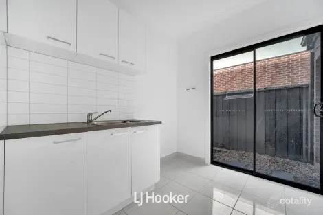 Property photo of 41 Everard Avenue Clyde North VIC 3978