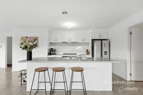 Property photo of 15 Summit Drive Pakenham VIC 3810