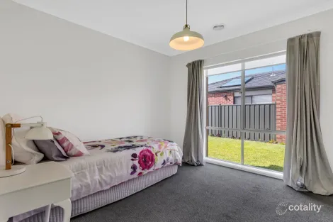 Property photo of 75 Abbeygate Drive Werribee VIC 3030