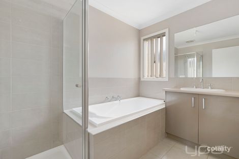 Property photo of 38 Oakpark Drive Harkness VIC 3337