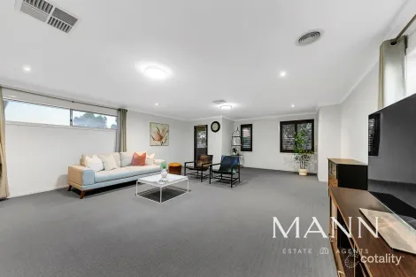 Property photo of 17 Joyfields Place Wollert VIC 3750