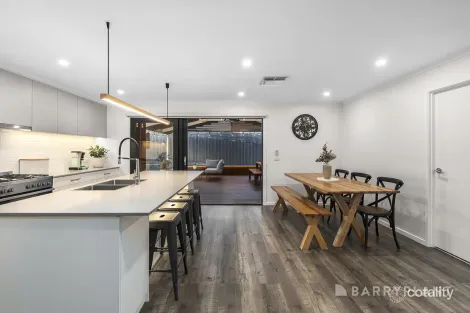 Property photo of 146 Hayrick Lane Mooroolbark VIC 3138