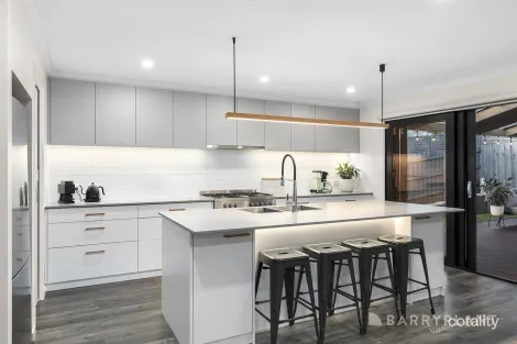 Property photo of 146 Hayrick Lane Mooroolbark VIC 3138