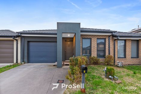 7 Dalziell Cres, Cranbourne North, VIC 3977