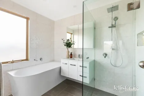 Property photo of 27 Kalbar Road Eltham VIC 3095