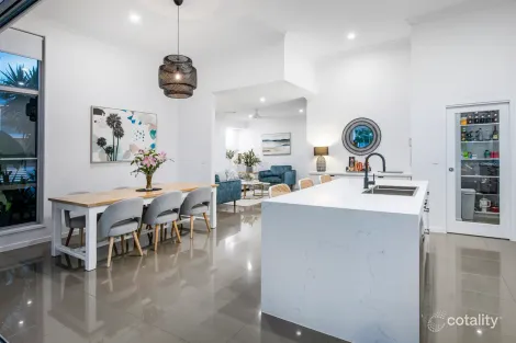 Property photo of 2860 Virginia Drive Hope Island QLD 4212