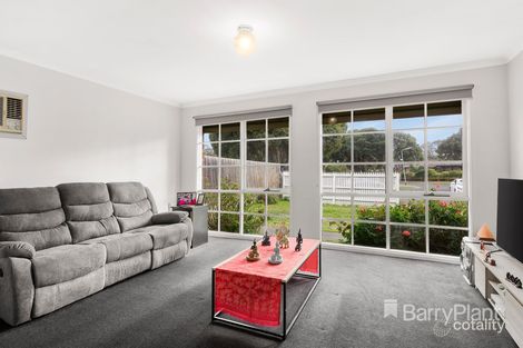 Property photo of 2/1 Sandown Close Mill Park VIC 3082