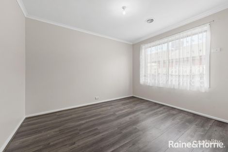 Property photo of 28 Milburn Circuit Caroline Springs VIC 3023