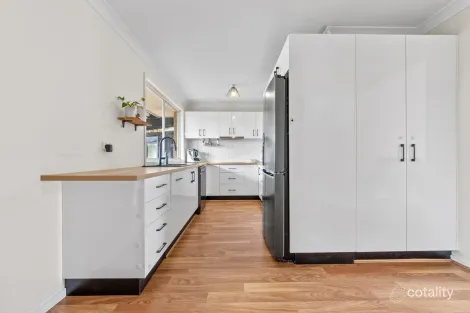 Property photo of 27 Casurina Close Lake Haven NSW 2263