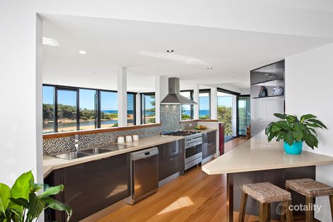 Property photo of 137A Ocean View Drive Wamberal NSW 2260