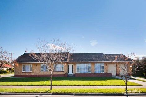 18 Mountbatten Gr, West Beach, SA 5024