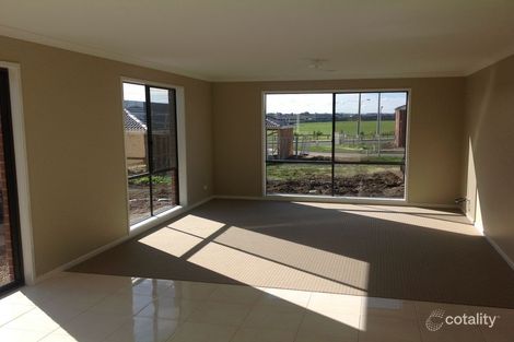 Property photo of 9 Mariposa Grove Cranbourne VIC 3977