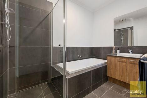 Property photo of 10 Merapi Grove Truganina VIC 3029