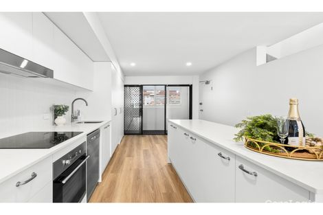 Property photo of 16/120 Sydney Street New Farm QLD 4005