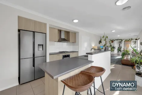 Property photo of 9 Euphoria Street Craigieburn VIC 3064