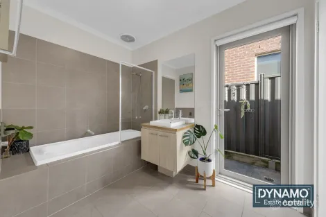 Property photo of 9 Euphoria Street Craigieburn VIC 3064