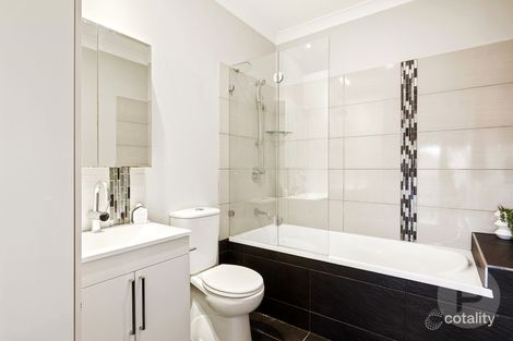 Property photo of 2/23 Woodstock Road Toowong QLD 4066