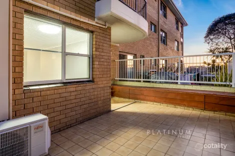 Property photo of 2/2936 Gold Coast Highway Surfers Paradise QLD 4217