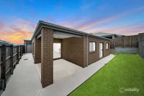 Property photo of 13 Napier Way Nar Nar Goon North VIC 3812
