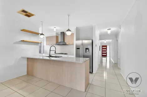 Property photo of 16 Barlow Circuit Tarneit VIC 3029