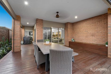 Property photo of 42 Hull Crescent Pakenham VIC 3810