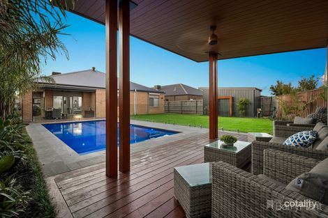 Property photo of 42 Hull Crescent Pakenham VIC 3810