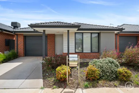 15 INNAGE AVE, STRATHTULLOH, VIC 3338