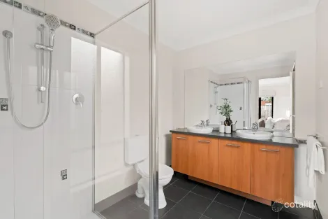 Property photo of 20 Indigo Square Brookfield VIC 3338