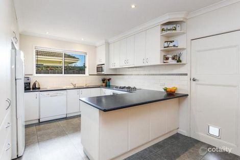 Property photo of 28 Valentine Crescent Sale VIC 3850