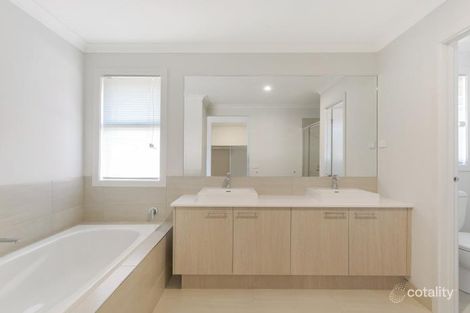 Property photo of 63 Stoneleigh Circuit Williams Landing VIC 3027