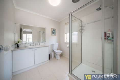 Property photo of 21 Hollington Way Berwick VIC 3806