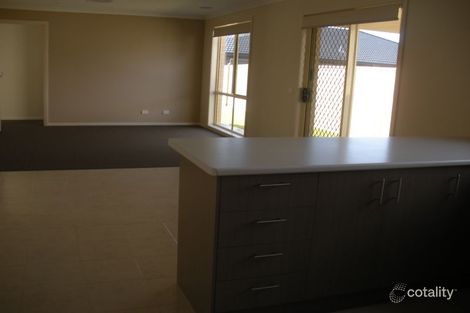 Property photo of 8 Blackledge Drive Cranbourne East VIC 3977