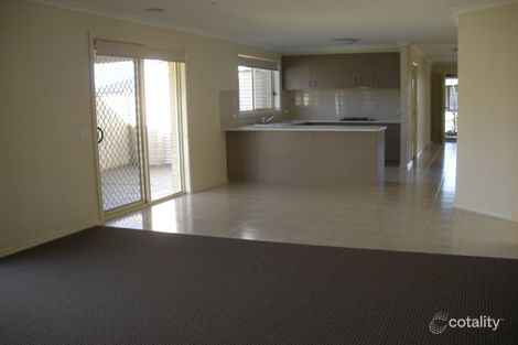 Property photo of 8 Blackledge Drive Cranbourne East VIC 3977