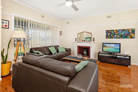 Property photo of 86 Farmborough Road Unanderra NSW 2526