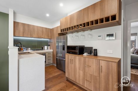 Property photo of 1 Brushtail Close Eltham North VIC 3095