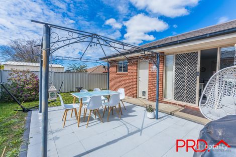 Property photo of 2/41 Warwick Road Hillvue NSW 2340