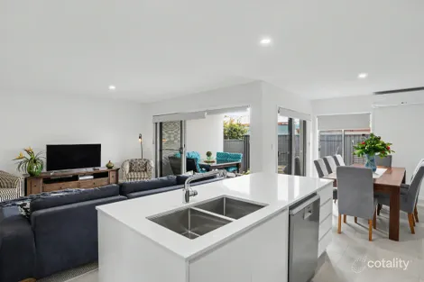 3/41 Imperial Pde, Labrador, QLD 4215