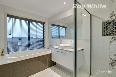 Property photo of 18 Cotchin Close Wollert VIC 3750