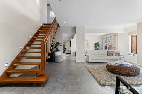 Property photo of 19 The Highway Bentleigh VIC 3204
