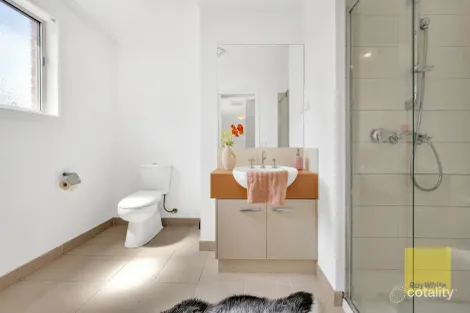 Property photo of 5 Ockley Chase Derrimut VIC 3026