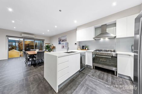 Property photo of 38 Bursaria Drive Caroline Springs VIC 3023
