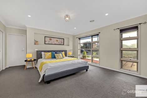 Property photo of 11 Eynesbury View Wollert VIC 3750