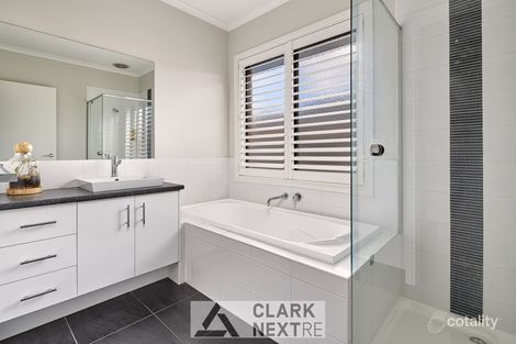 Property photo of 38 Summerhill Boulevard Drouin VIC 3818