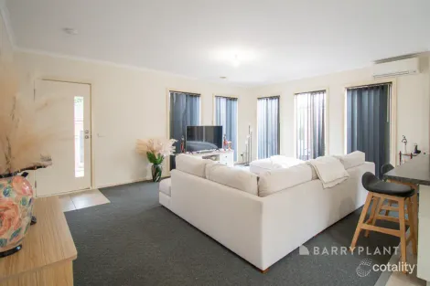 Property photo of 2/26-28 Lancaster Avenue Narre Warren VIC 3805