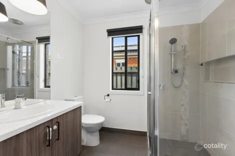 Property photo of 30 Stringybark Avenue Wallan VIC 3756