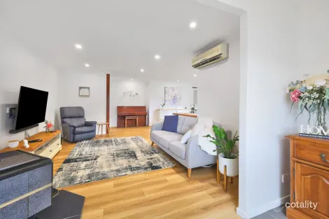 Property photo of 14 Patricia Street Mount Lofty QLD 4350