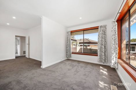 Property photo of 24 Ivanhoe Street Wendouree VIC 3355