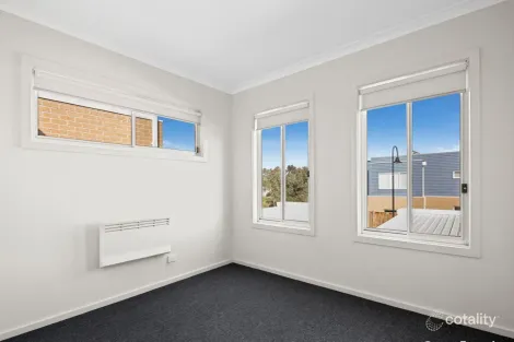 Property photo of 9 Courthouse Walk Doreen VIC 3754