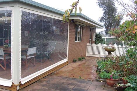 16 Roscoe Ave, Hamilton, VIC 3300