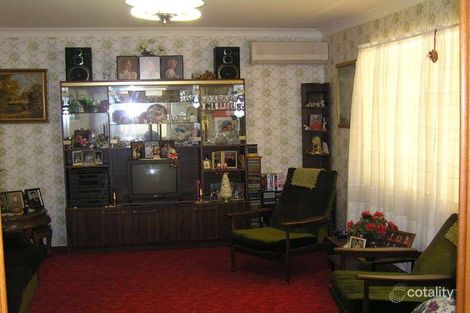 Property photo of 3 Benjamin Street Mount Lofty QLD 4350